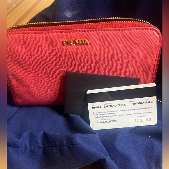 Prada in pink wallet - Picture 8 of 8